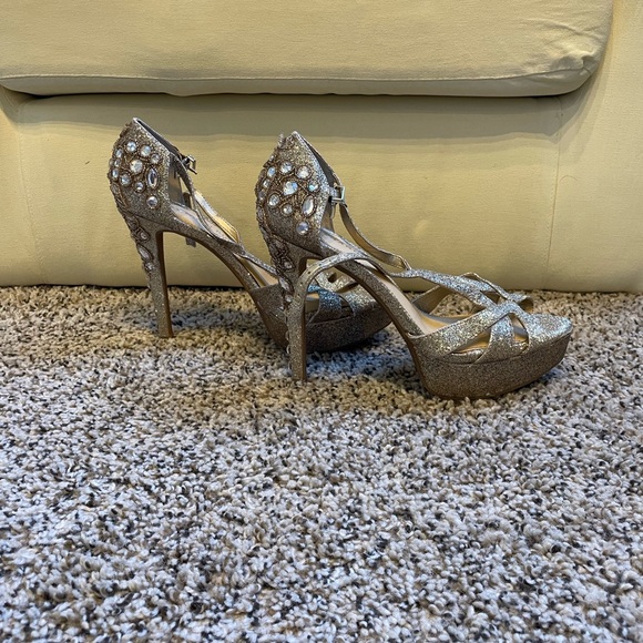 Gianni Bini champagne heels - Picture 4 of 6